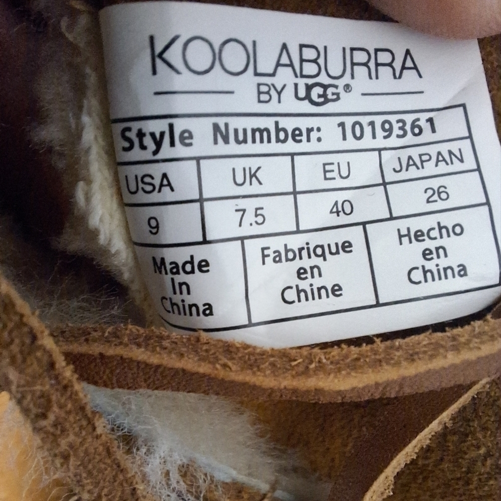 Koolaburra by UGG womens size 9 fur lined boots with laces. - Picture 5 of 7
